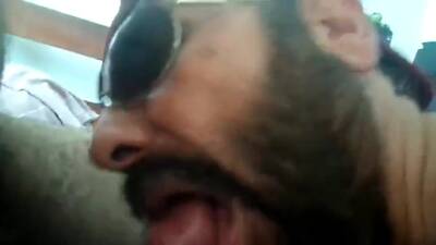 Bezerro carioca mamando os machos - boyfriendtv.com